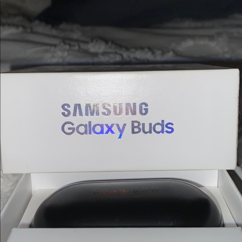 Samsung Buds With Box,Charger And It’s Adjustable View 3